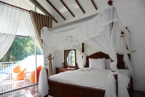 JungleRiverHouse & JungleRiverResort in Bukit Lawang
