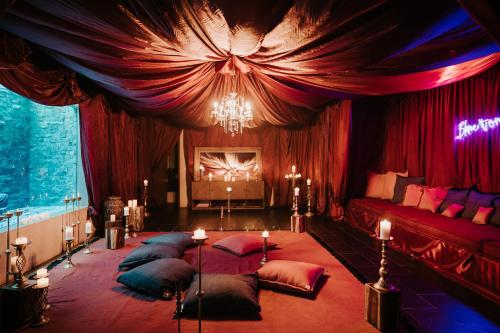 Kings Mansion for 26 guests! photo 1