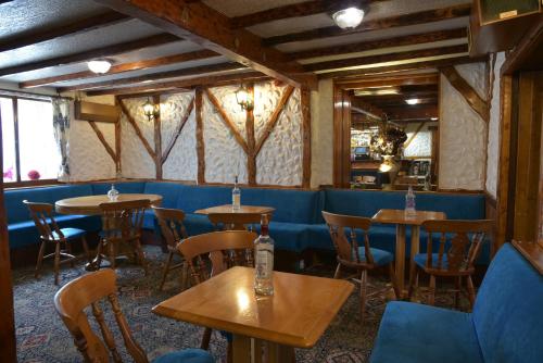 Dinorben Arms Hotel - image 9