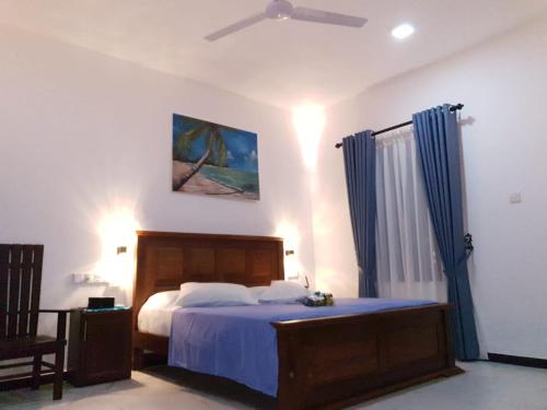 Queen Room with Balcony image 5
