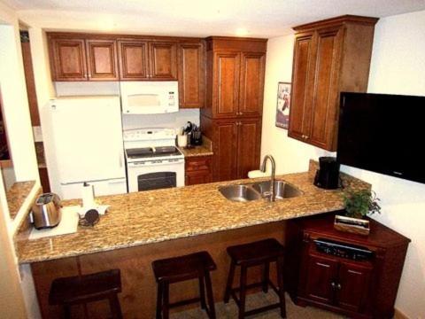 124 Premium Condo - image 7