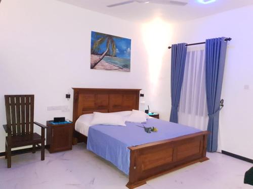 Queen Room with Balcony image 4
