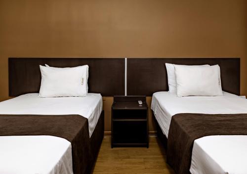 1 double bed, 2 twin beds