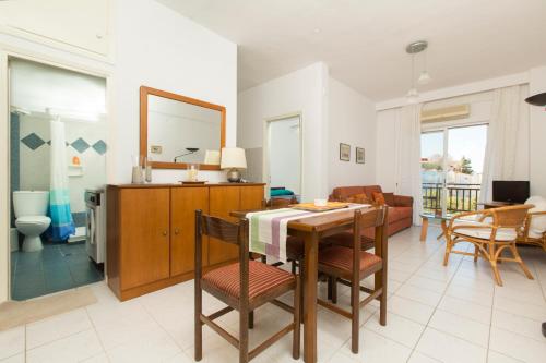 Holiday Sea Front Appartment gîte à louer Chanioti Beach