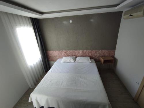 1989 hotel sebat - main image