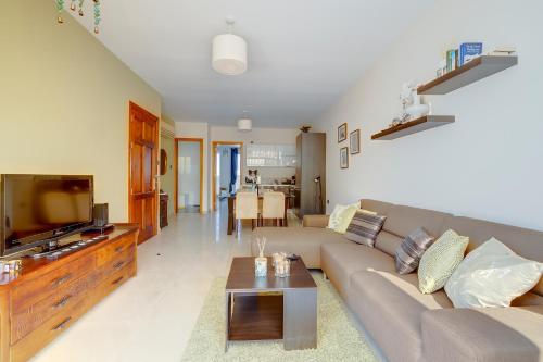 Cosy 1BR Penthouse close to the Promenade - image 5