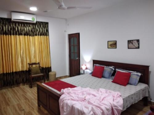 1 queen bed, 2 twin beds, 1 sofa bed