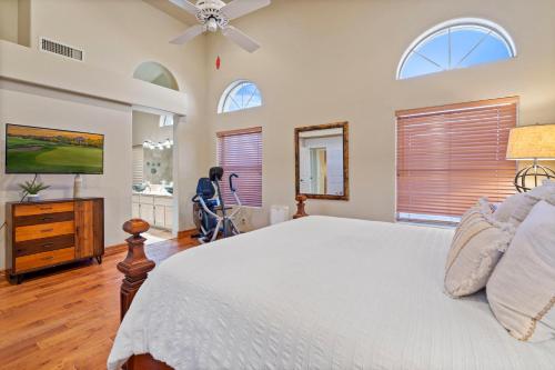 Upscale Phoenix Oasis with Private Pool and Spa! - image 5