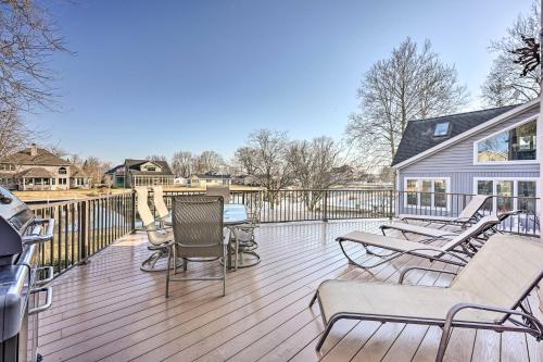 Spacious Syracuse Getaway w/ Waterfront Deck! in Syracuse (IN)