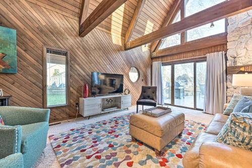 Spacious Syracuse Getaway w/ Waterfront Deck! in Syracuse (IN)