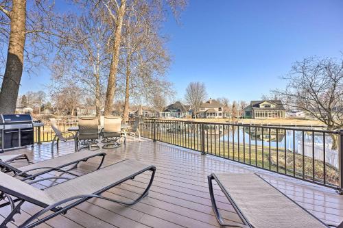 Spacious Syracuse Getaway w/ Waterfront Deck! in Syracuse (IN)