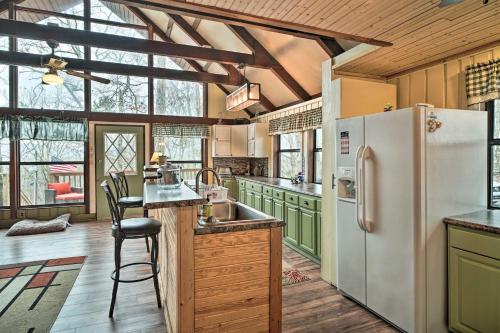 Douglas Lake Cabin with Mountain-View Deck and Grill