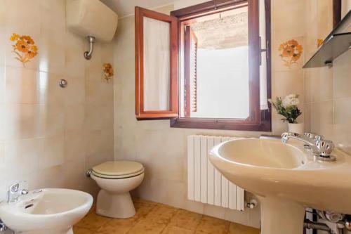 Bathroom, Stanza con terrazzo Vista Lago - Lake View Room with terrace in Castel Di Tora