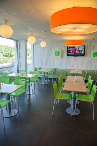 Restaurant, ibis budget Airport Le Bourget Garonor in Le Blanc-Mesnil