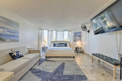 Happy Cows Studio on the Beach Condo with Pool! - image 9