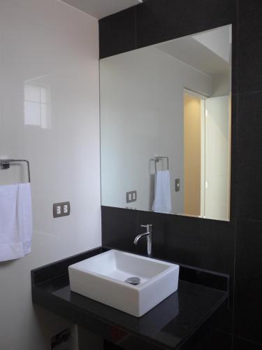 Spacious Apartment in Miraflores - image 2