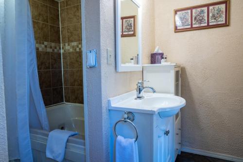 5 Ojo Inn Bed and Breakfast 5 Ojo Inn Bed and Breakfast