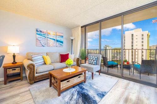 34 Floor with Panoramic Ocean and Diamond Head Views | 1 Block to Beach | Free Parking & WIFI - image 10