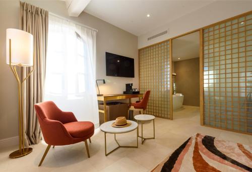 room detail thumbnail 1