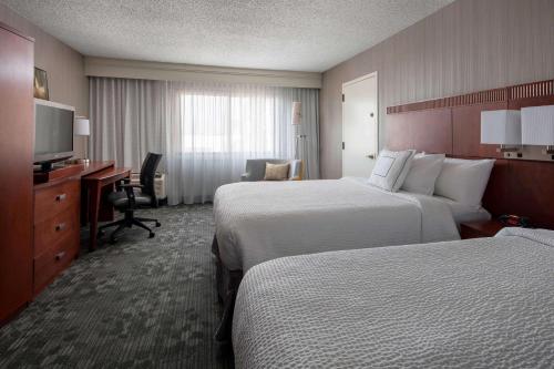 Hearing Accessible Guestroom Two Queens