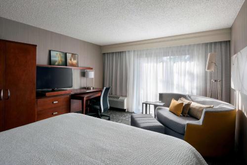 1 king bed, 1 sofa bed