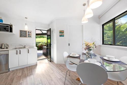 ห้องครัว, Acacia Heights - Garden Cottage - Taupo in อ่าวอาคาเซีย