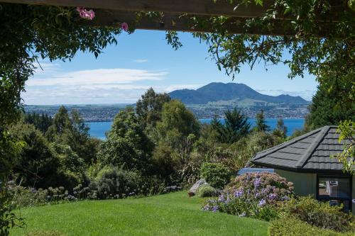 สวน, Acacia Heights - Garden Cottage - Taupo in อ่าวอาคาเซีย