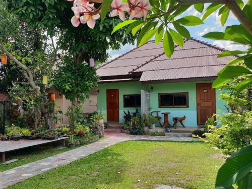 Baankanoonpai(บ้านขนุนปาย)​ Room Type - Triple Room with Garden View