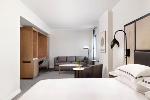 349217348 Kimpton Cottonwood Hotel by IHG