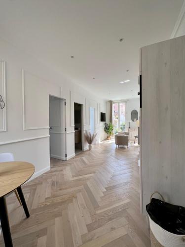 L'Orangerie Secret Garden Apartment in Old Antibes Beach 4min in Antibes