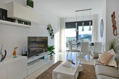 Beachfront Luxury Apartments by NRAS in 索爾阿雷納萊斯港