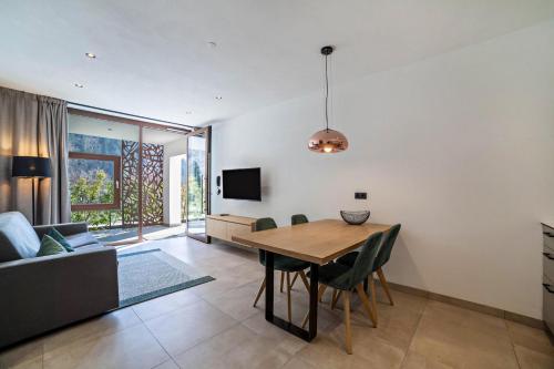 Superior One-Bedroom Apartment