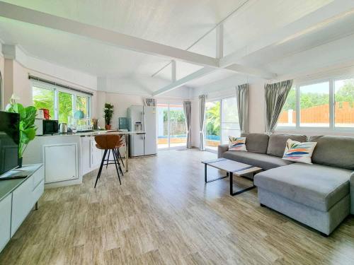 Tina's Living Paradise II - Guesthouses with private pool, 5 min to beach Tina's Living Paradise II - Guesthouses with private pool, 5 min to beach