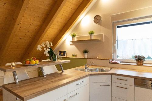 Konyha, Ferienwohnung Schaffer mit Klimaanlage und Freisitz im Garten in Essing