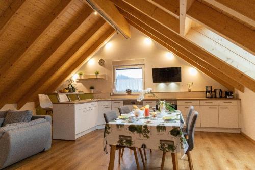 Létesítmények, Ferienwohnung Schaffer mit Klimaanlage und Freisitz im Garten in Essing
