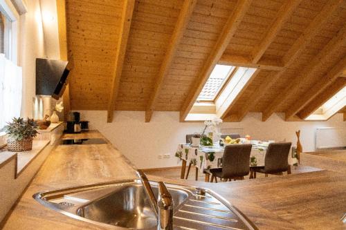 Létesítmények, Ferienwohnung Schaffer mit Klimaanlage und Freisitz im Garten in Essing