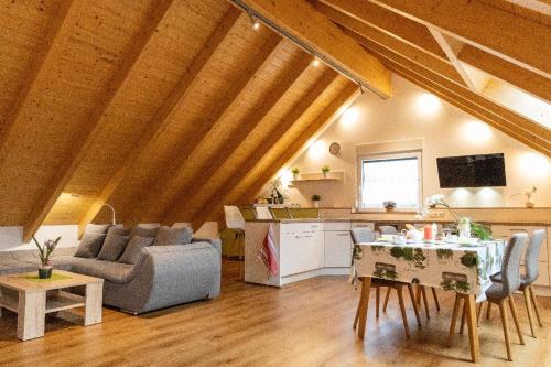 Létesítmények, Ferienwohnung Schaffer mit Klimaanlage und Freisitz im Garten in Essing