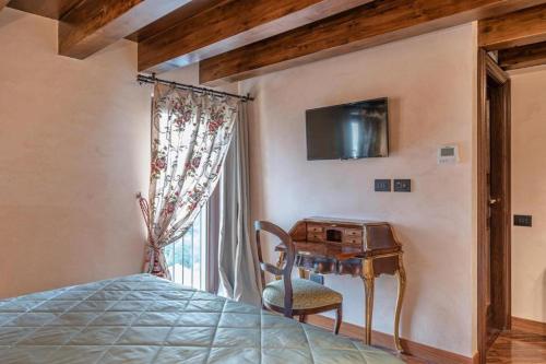 Deluxe Double Room with Castle View