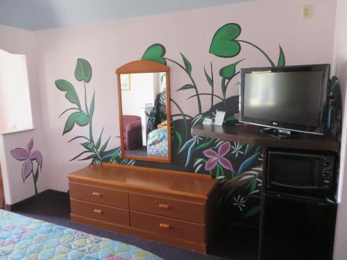 Travelers Inn and Suites Liberty 2