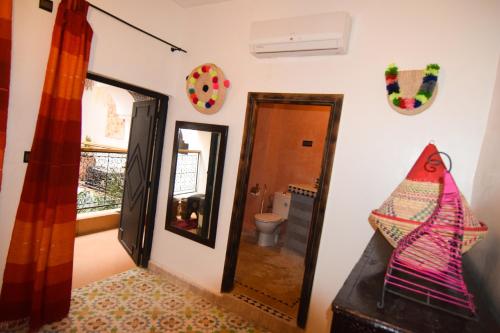 room detail thumbnail 2