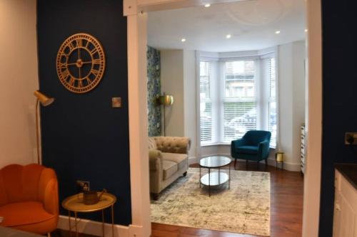 Picture of The Cheltenham, Stylish 1-Bed Victorian Apartment