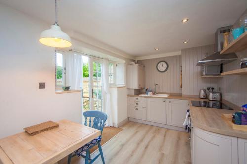 STABLES Stylish comfortable peaceful cottage with parking and outdoor space in Holt (Wiltshire)