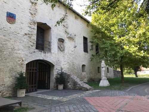 Huszárvár Hotel Kastélyszálló