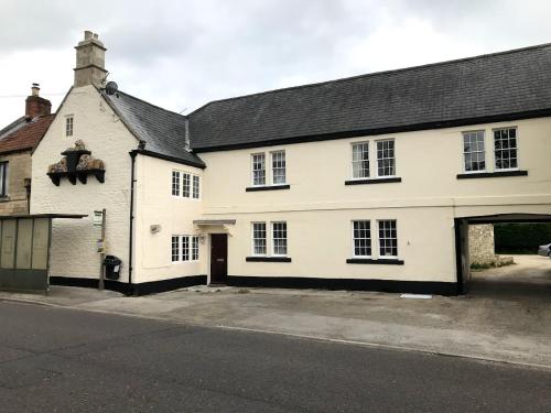 STABLES Stylish comfortable peaceful cottage with parking and outdoor space in Holt (Wiltshire)
