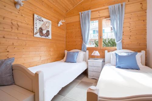Chalet Muguet Gauche with Hot Tub Sleeps 10 Central Morzine - image 7