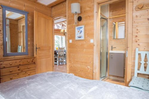 Chalet Muguet Gauche with Hot Tub Sleeps 10 Central Morzine - image 12