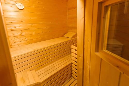 2-Zimmer DG-Apartment mit eigener Sauna