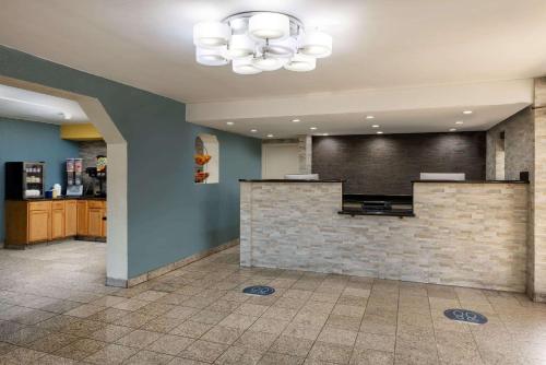 Days Inn by Wyndham Raleigh Midtown - Accommodation - Raleigh