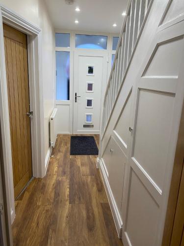 ทางเข้า, The Wootton House in อินเทก