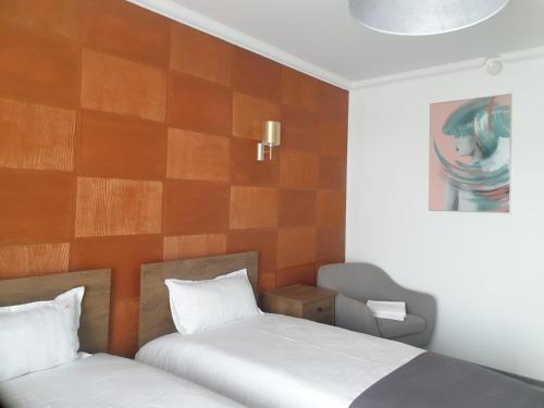 2 twin beds